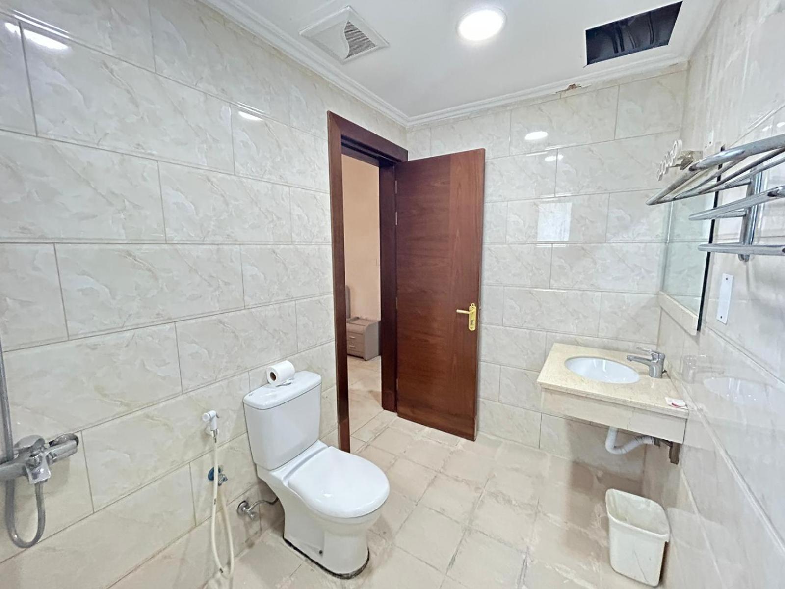 Al Hayat Suites Apartment Манама Екстер'єр фото