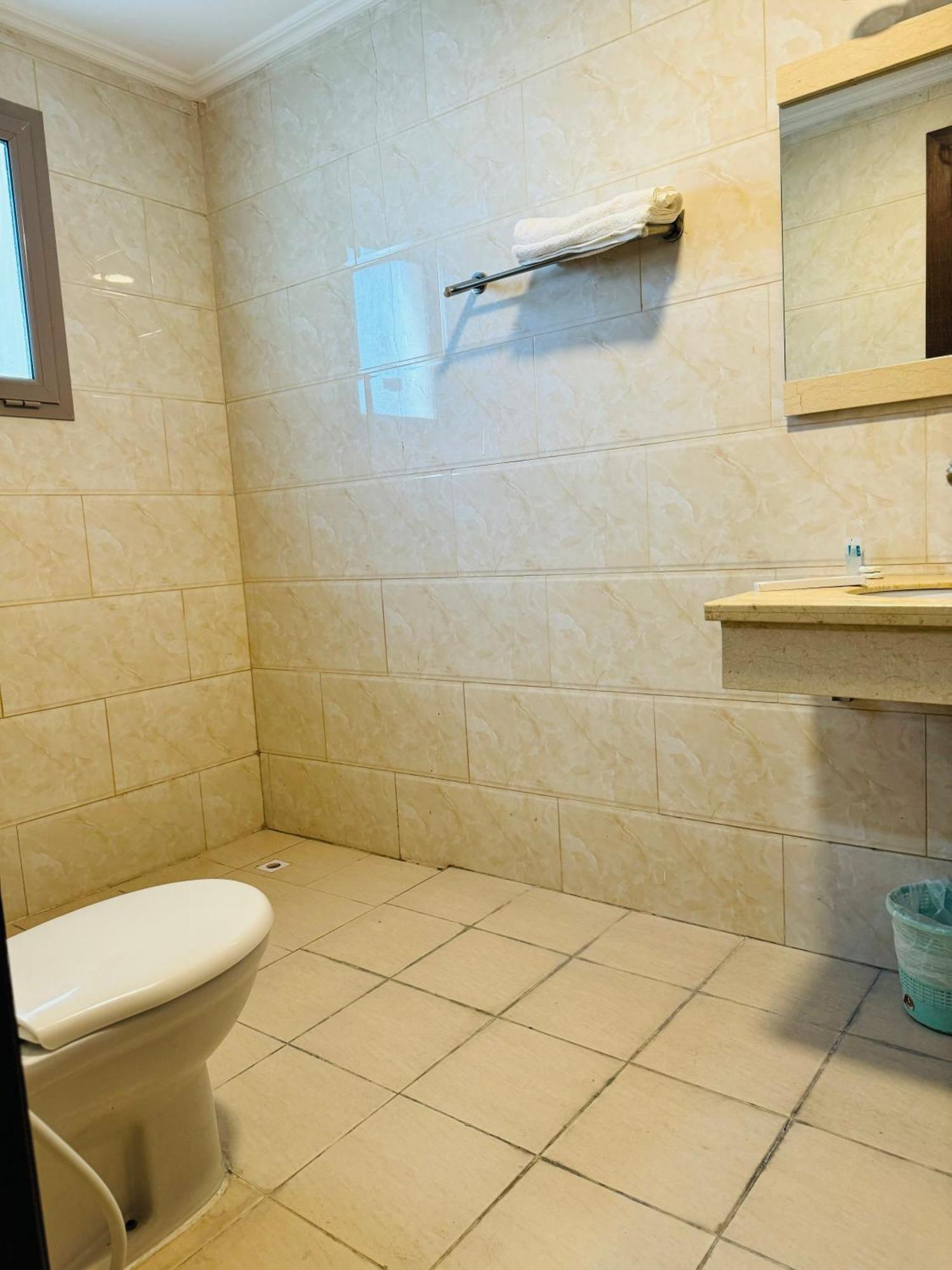 Al Hayat Suites Apartment Манама Екстер'єр фото