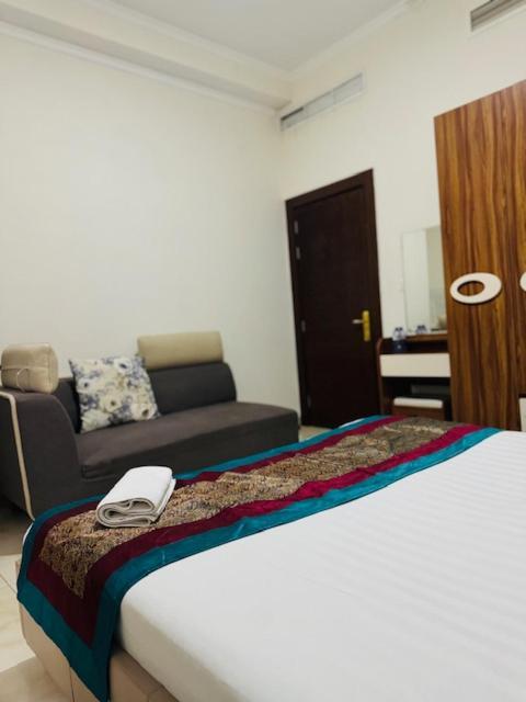 Al Hayat Suites Apartment Манама Екстер'єр фото